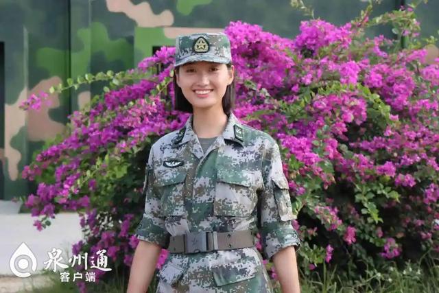 泉州女兵颜雪婷，你跪地救人的样子，真美休闲区蓝鸢梦想 - Www.slyday.coM