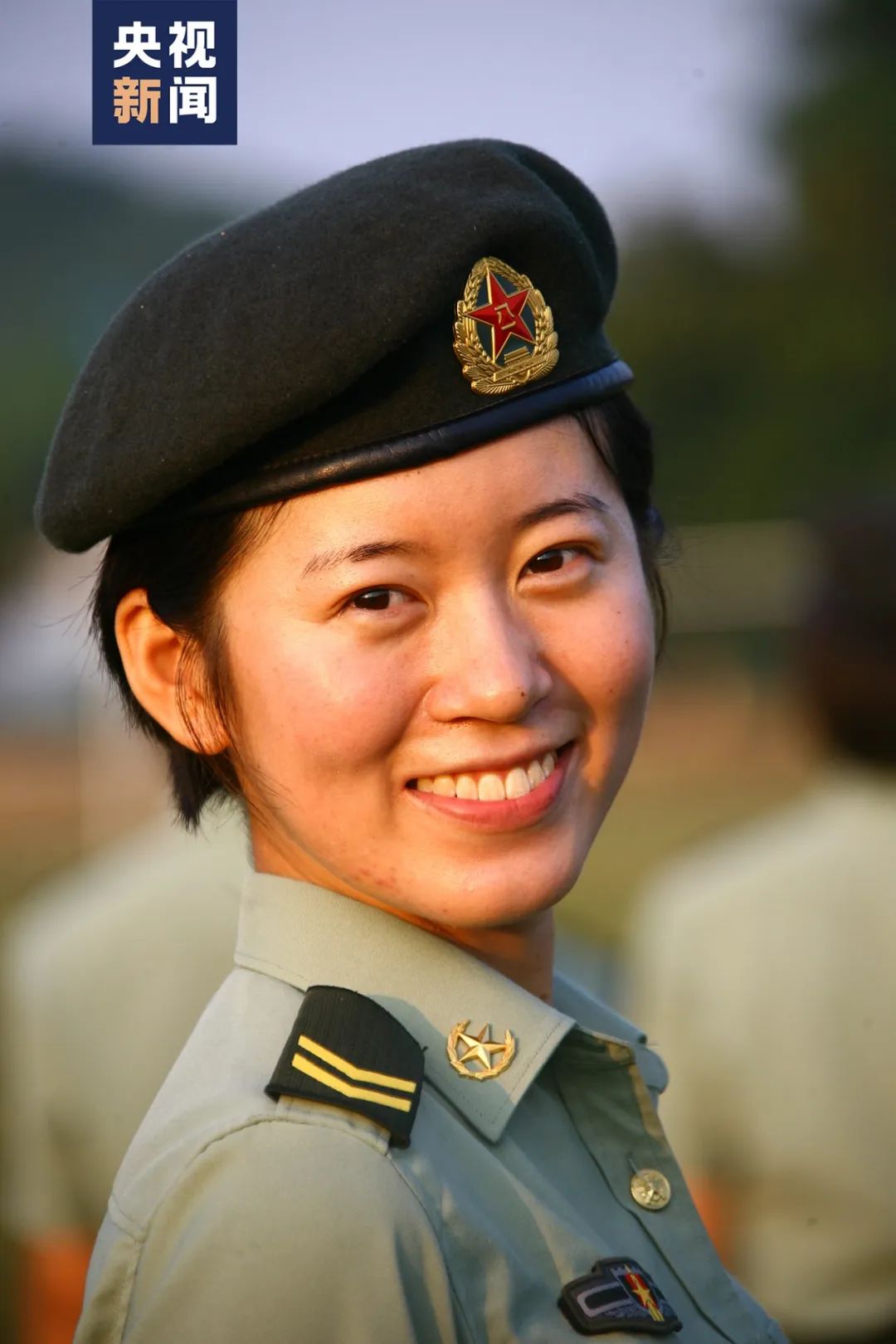征兵海报上的女兵,是谁?|王晓丽|导弹|女兵_新浪新闻