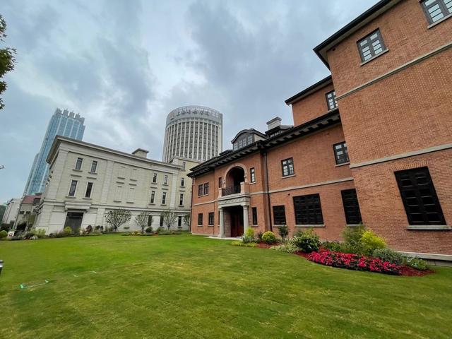 拆除围墙、紧邻街区，你可以和美丽的上海音乐学院合影了休闲区蓝鸢梦想 - Www.slyday.coM