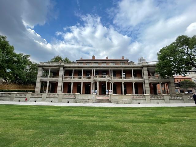 拆除围墙、紧邻街区，你可以和美丽的上海音乐学院合影了休闲区蓝鸢梦想 - Www.slyday.coM