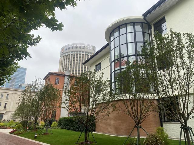 拆除围墙、紧邻街区，你可以和美丽的上海音乐学院合影了休闲区蓝鸢梦想 - Www.slyday.coM