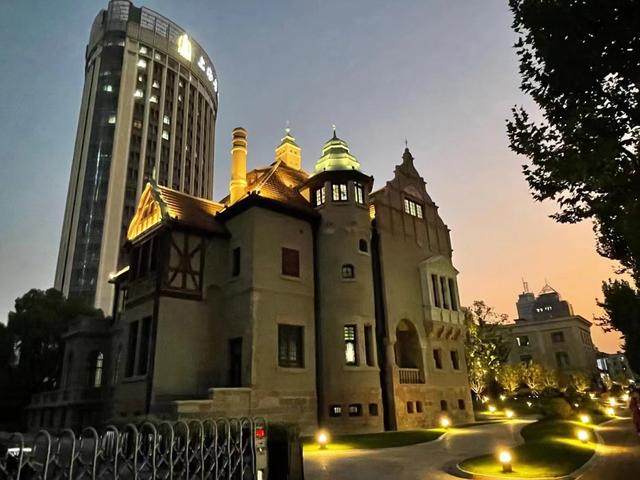 拆除围墙、紧邻街区，你可以和美丽的上海音乐学院合影了休闲区蓝鸢梦想 - Www.slyday.coM