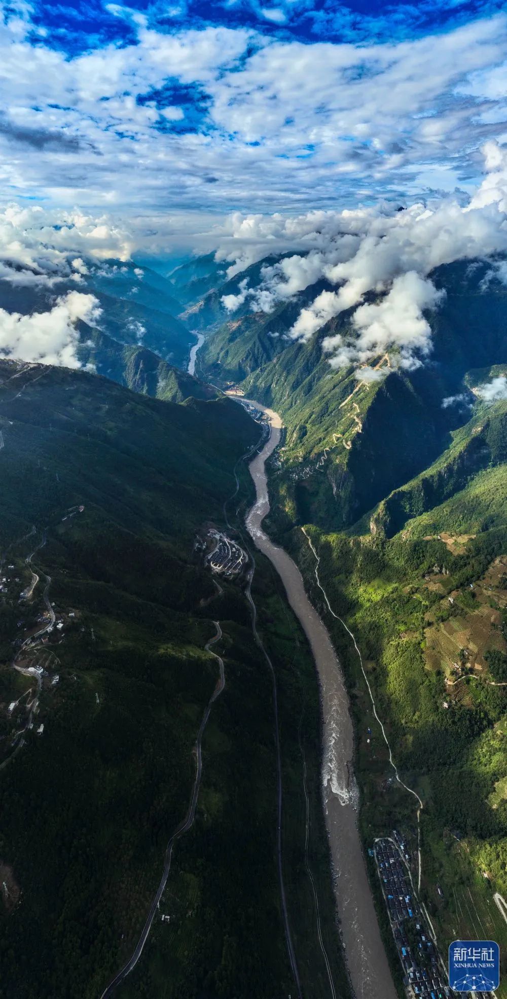 云南怒江大峡谷（2022年9月14日摄) 。新华社记者 江文耀 摄