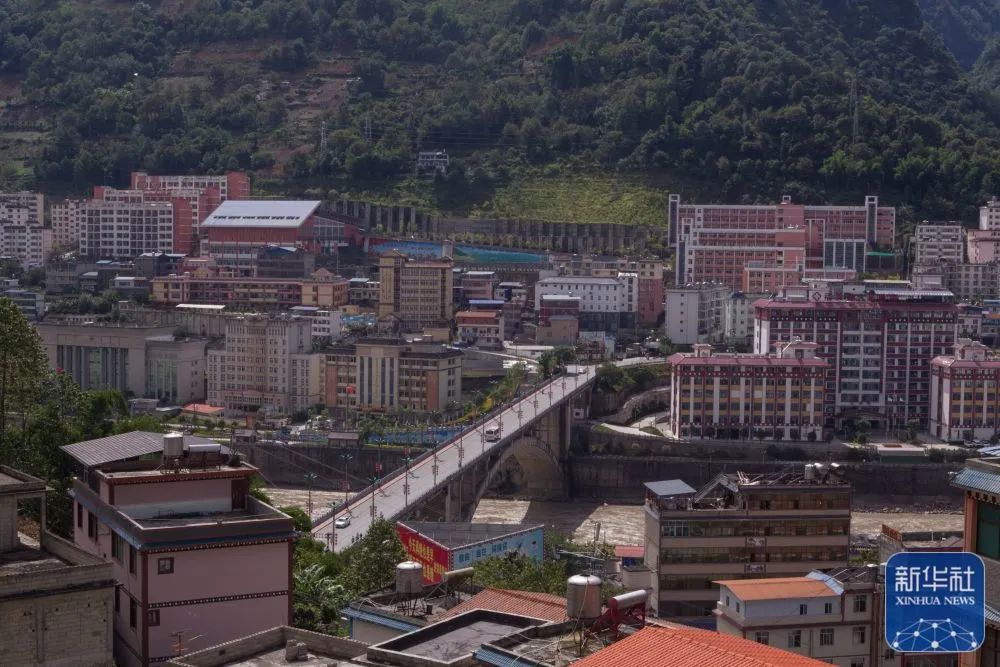 华春莹连发12组对比照，与云南有关的这组信息量很大！休闲区蓝鸢梦想 - Www.slyday.coM