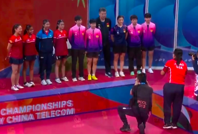 国乒梦之队!美国输球后上演追星:队员跟中国队合影 主帅拍照休闲区蓝鸢梦想 - Www.slyday.coM 国乒梦之队!美国输球后上演追星:队员跟中国队合影 主帅拍照休闲区蓝鸢梦想 - Www.slyday.coM