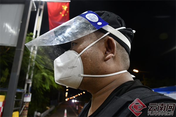 云南德宏：“00后”双胞胎兄弟的特殊“交接班”休闲区蓝鸢梦想 - Www.slyday.coM