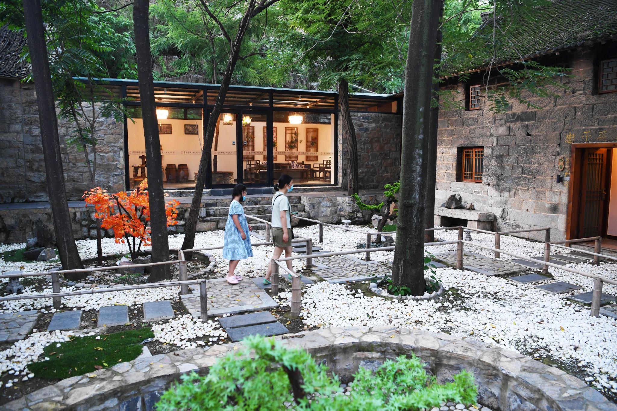 石头房"变身"民宿群——一个太行山村的旅游"新变"|民宿_新浪新闻