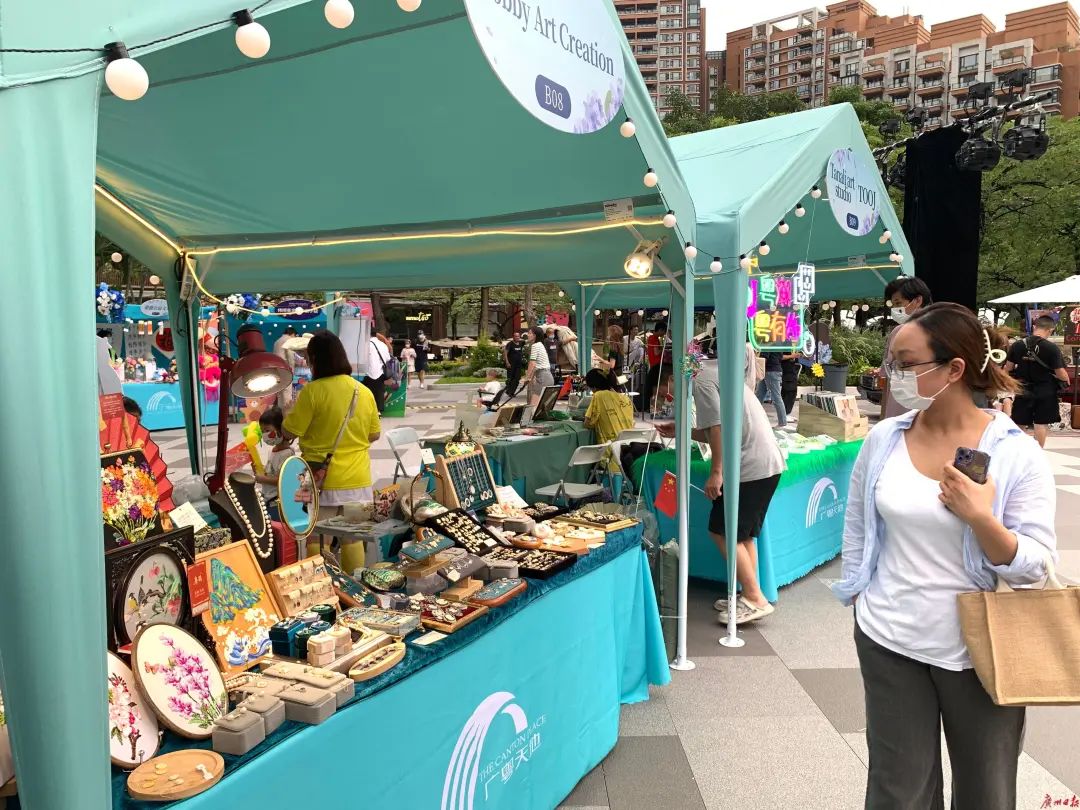 国庆假期，他们的过法有点特别……休闲区蓝鸢梦想 - Www.slyday.coM