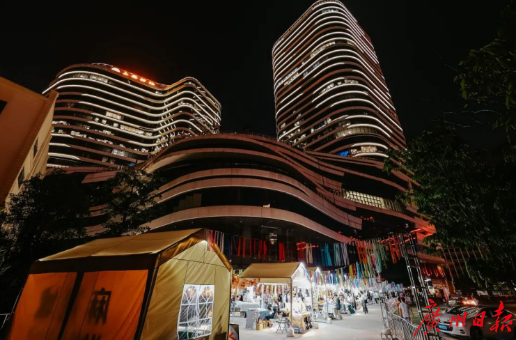 国庆假期，他们的过法有点特别……休闲区蓝鸢梦想 - Www.slyday.coM