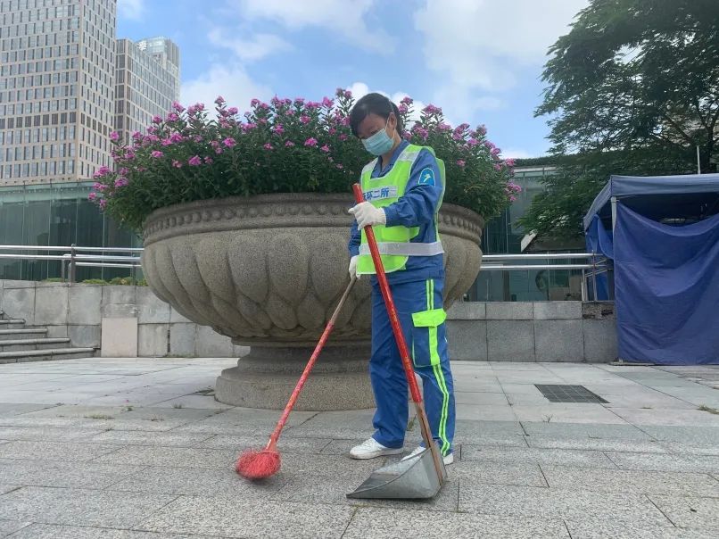 国庆假期，他们的过法有点特别……休闲区蓝鸢梦想 - Www.slyday.coM