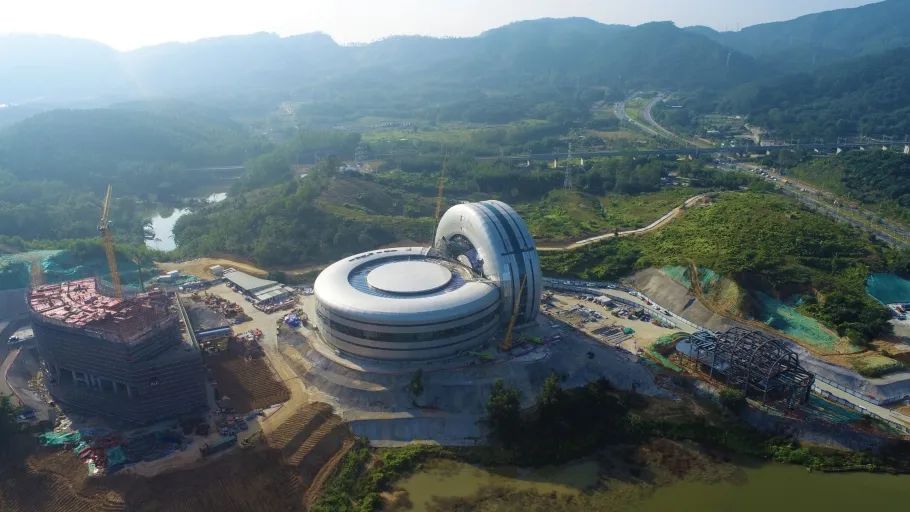 国庆假期，他们的过法有点特别……休闲区蓝鸢梦想 - Www.slyday.coM