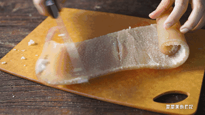 猪身上的这个部位，秋天一定要吃一次！除瘙痒、治咽炎，比吃药强多了休闲区蓝鸢梦想 - Www.slyday.coM