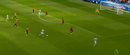 哈兰德门前包抄。