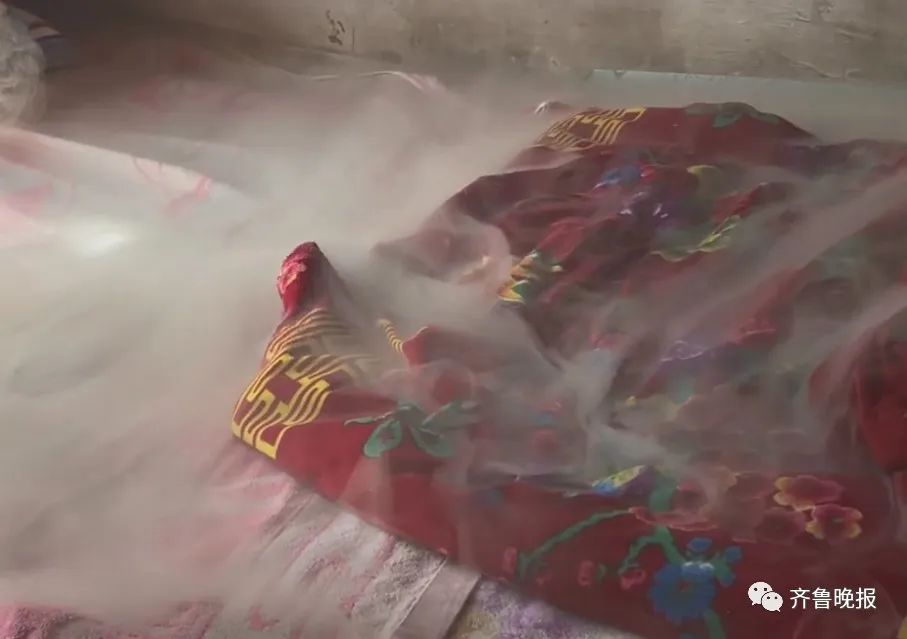 女子对爸妈做了件事……隔着屏幕都觉得熏眼睛！休闲区蓝鸢梦想 - Www.slyday.coM