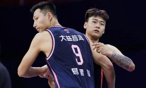 冲上热搜！曝广东男篮29人被隔离，引发争议，舆论：杜锋流年不利休闲区蓝鸢梦想 - Www.slyday.coM