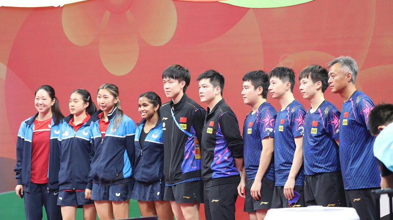 影响力!国乒赛后无法退场,马龙樊振东人气旺,对手争相合影休闲区蓝鸢梦想 - Www.slyday.coM 影响力!国乒赛后无法退场,马龙樊振东人气旺,对手争相合影休闲区蓝鸢梦想 - Www.slyday.coM