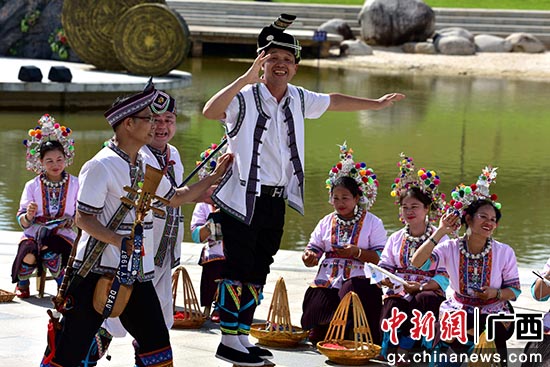 “金葵花海、侗族非遗”民俗文化活动在南宁举行