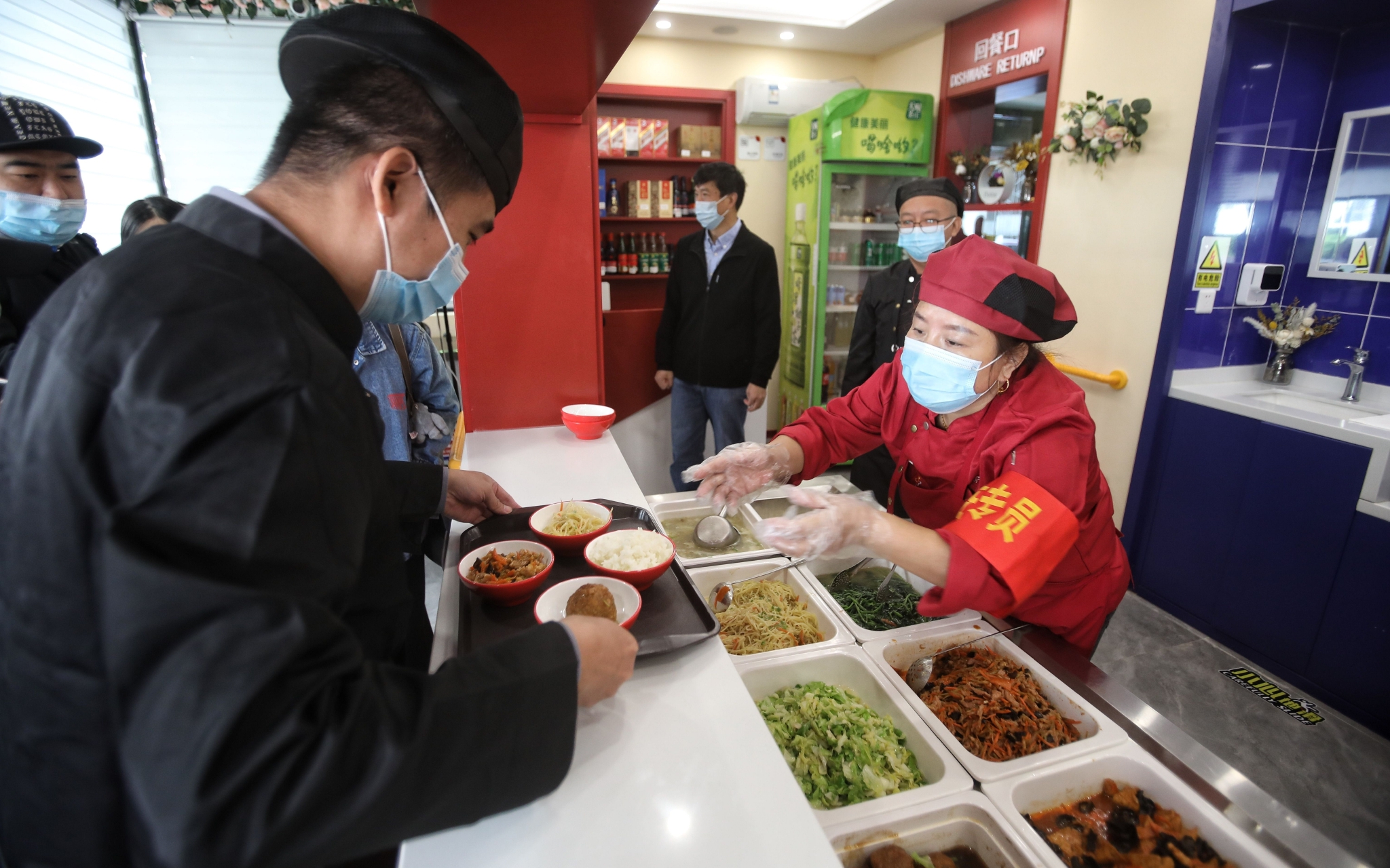 广内街道“智能方”长者餐厅开业,可为重度失能老人免费送餐上门__财经头条