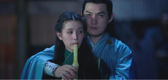偶遇陈思诚与新欢阮巨约会，两人穿情侣鞋，网友与其打招呼不予理会|陈思诚|两人|约会_新浪新闻