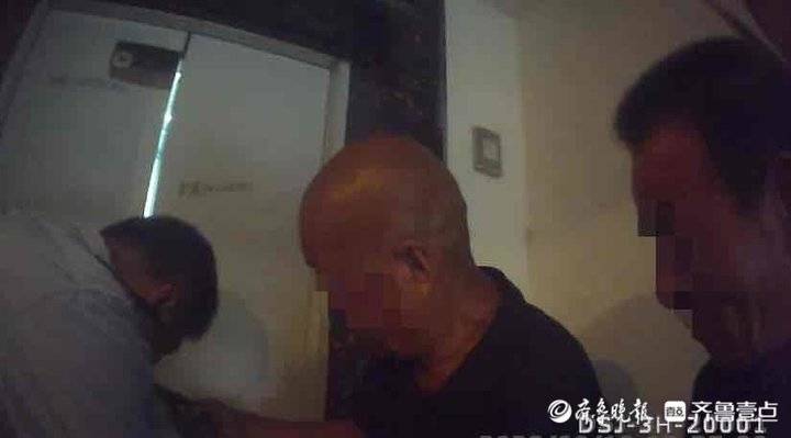 6岁儿童误入等待检修的电梯被困，紧急时刻……休闲区蓝鸢梦想 - Www.slyday.coM