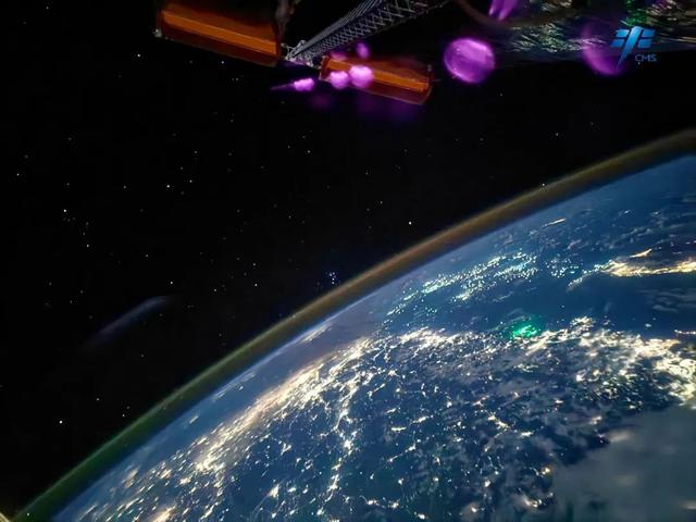 官方发布！神舟十四号航天员乘组在轨拍摄作品休闲区蓝鸢梦想 - Www.slyday.coM