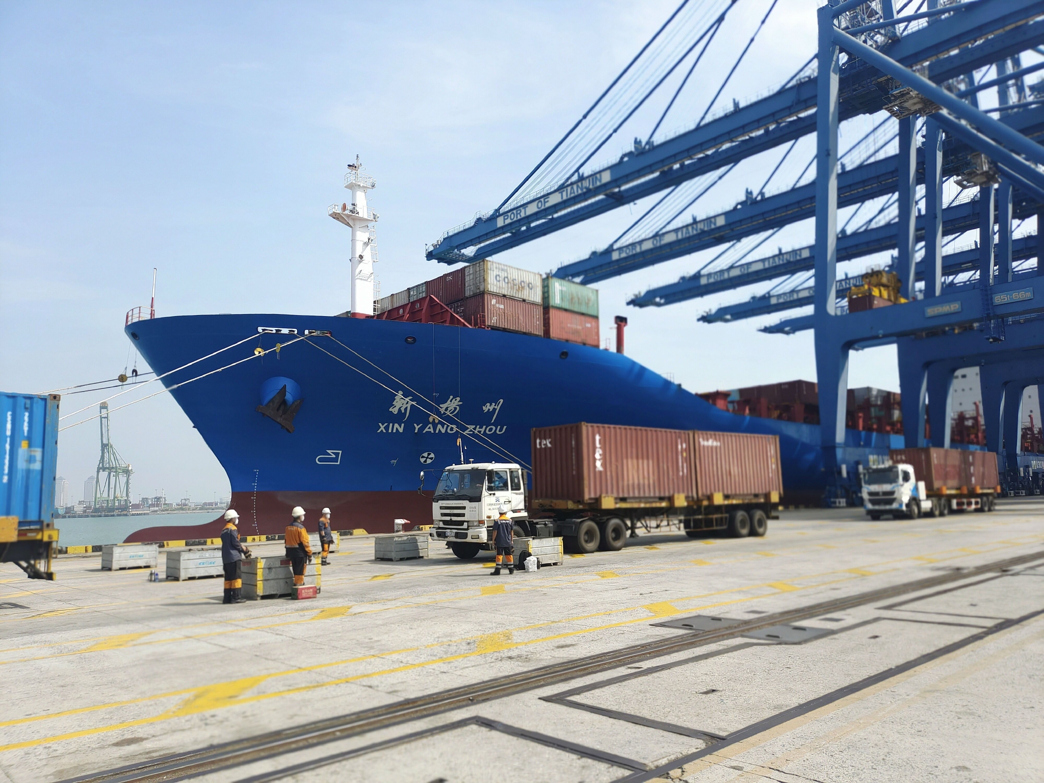 新华全媒丨国庆假期渤海大港运输忙