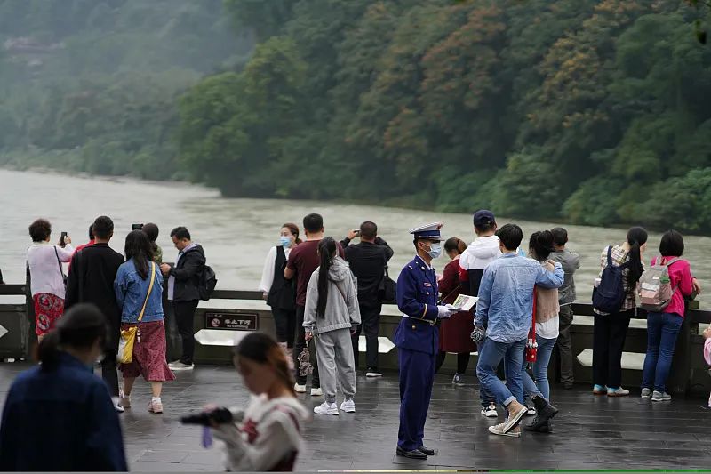 今晚崇明回市区用时已超3小时？国庆假期余额只剩3天，这份返程指南请收好休闲区蓝鸢梦想 - Www.slyday.coM