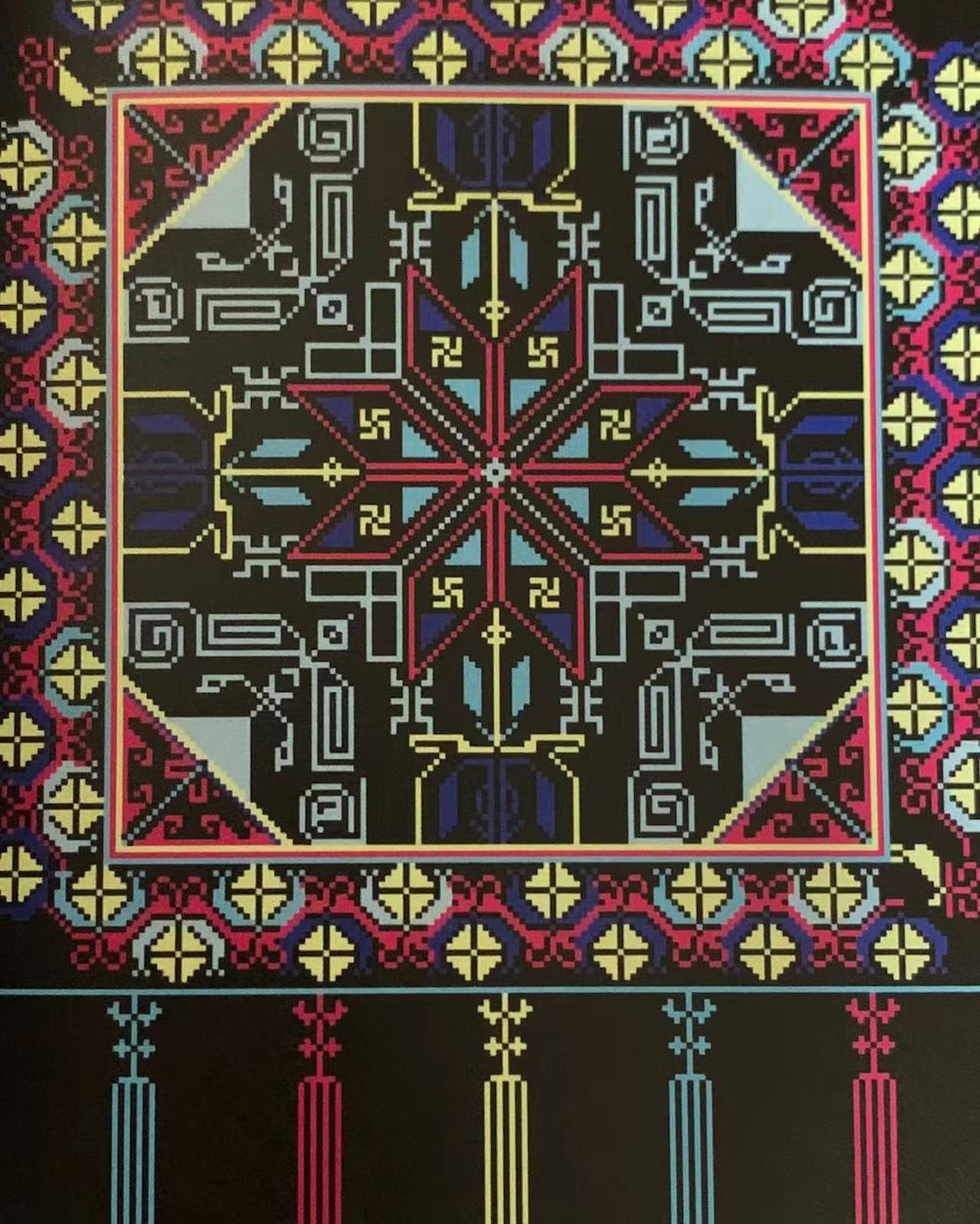 挑花背肩上的八角花纹,布依族.    纹藏团队 图