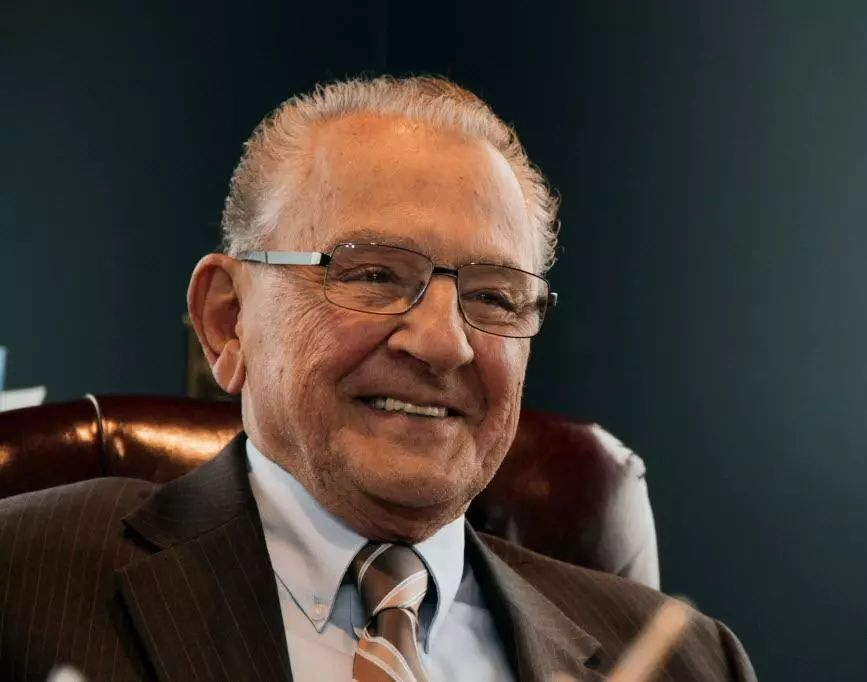 王峰:法官弗兰克·卡普里奥|法官|弗兰克|法律_新浪新闻