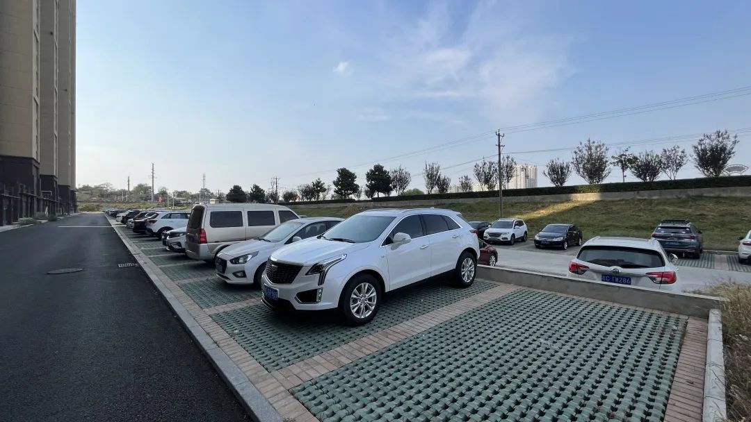 停车不再”绕圈抢”！沈阳铁西区闲置地块改造投用，161个车位让回家路更顺畅