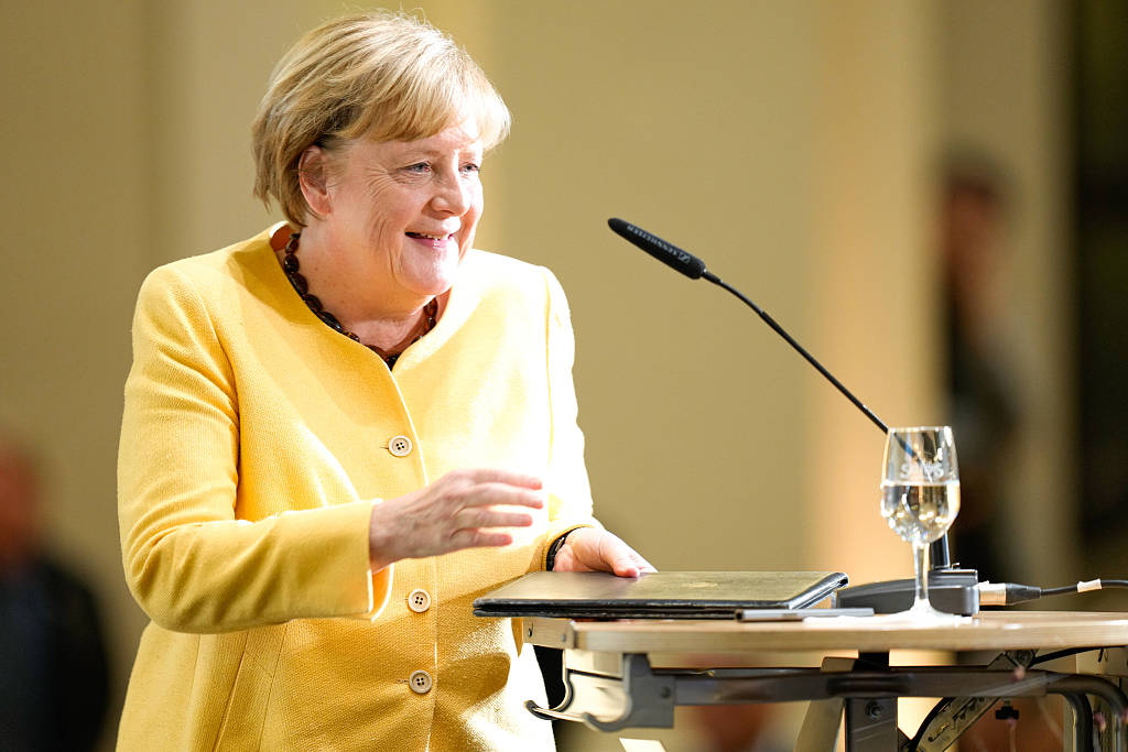 领导德国接受安置120多万难民,默克尔获联合国南森难民奖