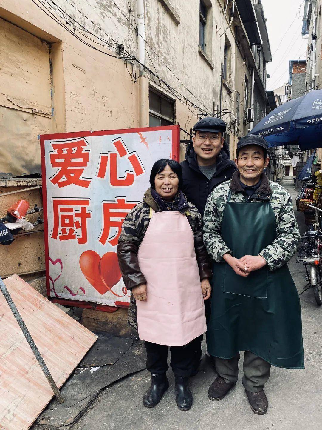 免费给老人拍照获百万网友点赞,助老短视频为何受欢迎?|许凯|老人|助老_新浪新闻