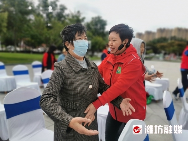 重阳节，老年人收到了健康大礼包