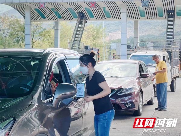 国庆我在岗｜疫情之下，总有人在默默付出休闲区蓝鸢梦想 - Www.slyday.coM