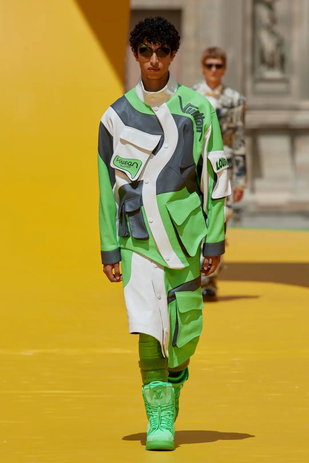 金秋十月，在“落花流水”的时节，如何掌握花系穿搭？休闲区蓝鸢梦想 - Www.slyday.coM