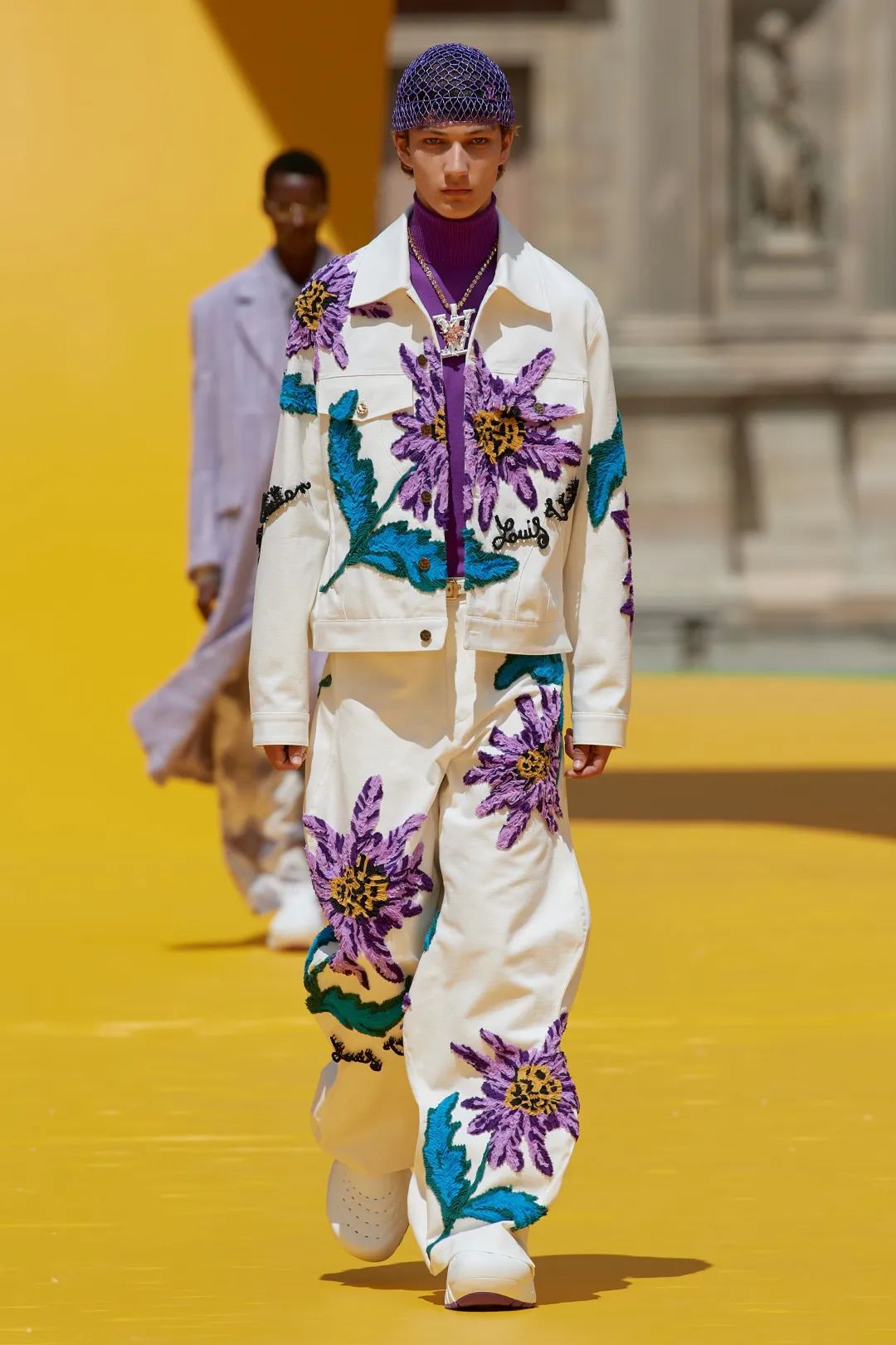 金秋十月，在“落花流水”的时节，如何掌握花系穿搭？休闲区蓝鸢梦想 - Www.slyday.coM