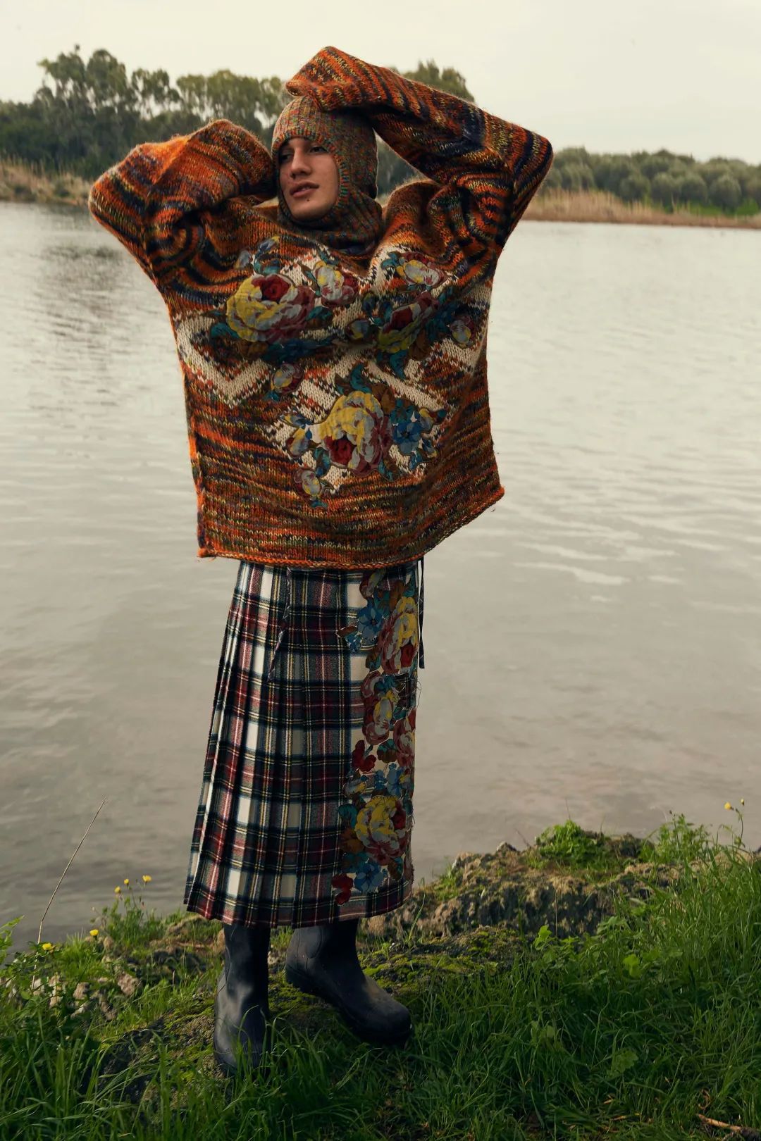 金秋十月，在“落花流水”的时节，如何掌握花系穿搭？休闲区蓝鸢梦想 - Www.slyday.coM