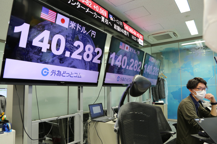 　　这是9月2日在日本东京拍摄的显示日元对美元汇率信息的电子显示屏。新华社发（龚岫熙摄）