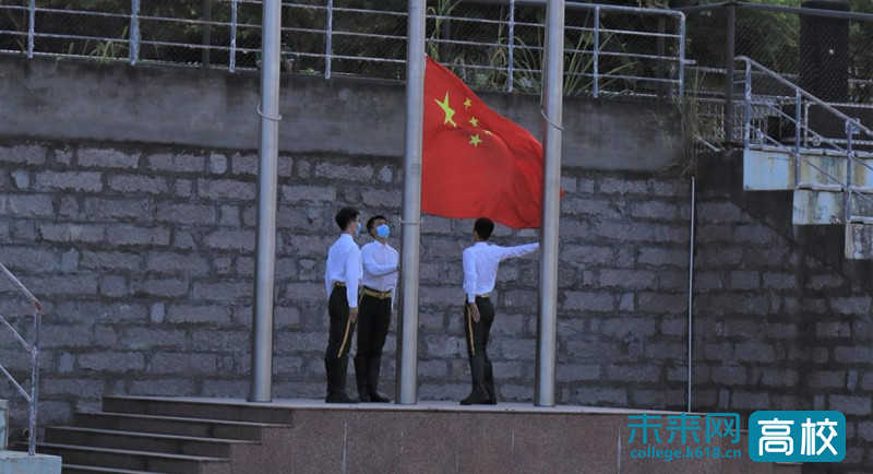 宁德师范学院举行升旗仪式 庆祝中华人民共和国成立73周年休闲区蓝鸢梦想 - Www.slyday.coM