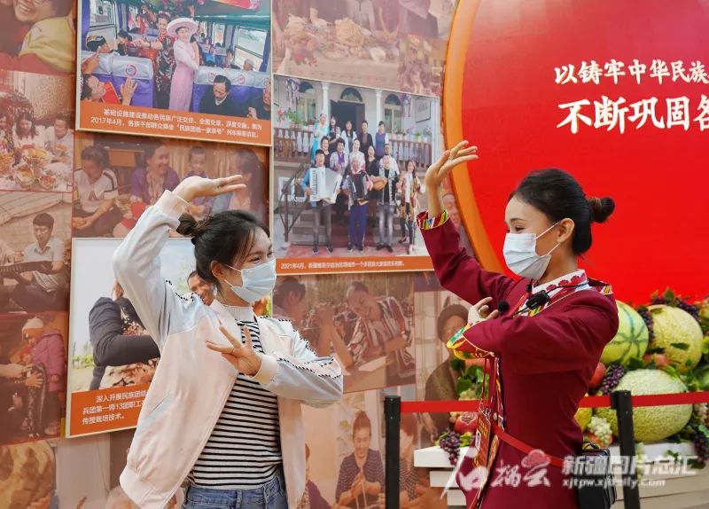 “奋进新时代”主题成就展丨这面“我和我的亲戚”照片墙上 定格了哪些温情瞬间休闲区蓝鸢梦想 - Www.slyday.coM