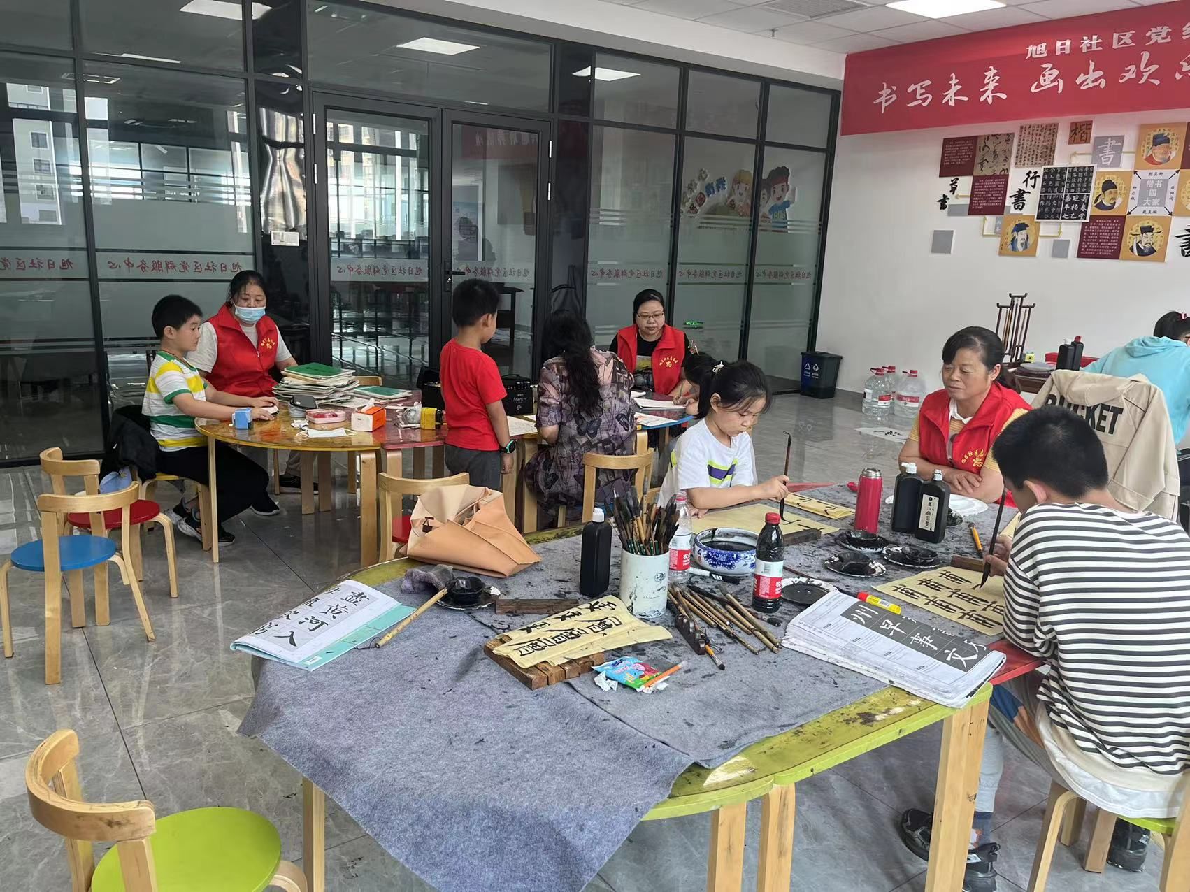 潘黄街道旭日社区新时代文明实践站举办“妙笔生花”青少年书法体验课活动休闲区蓝鸢梦想 - Www.slyday.coM