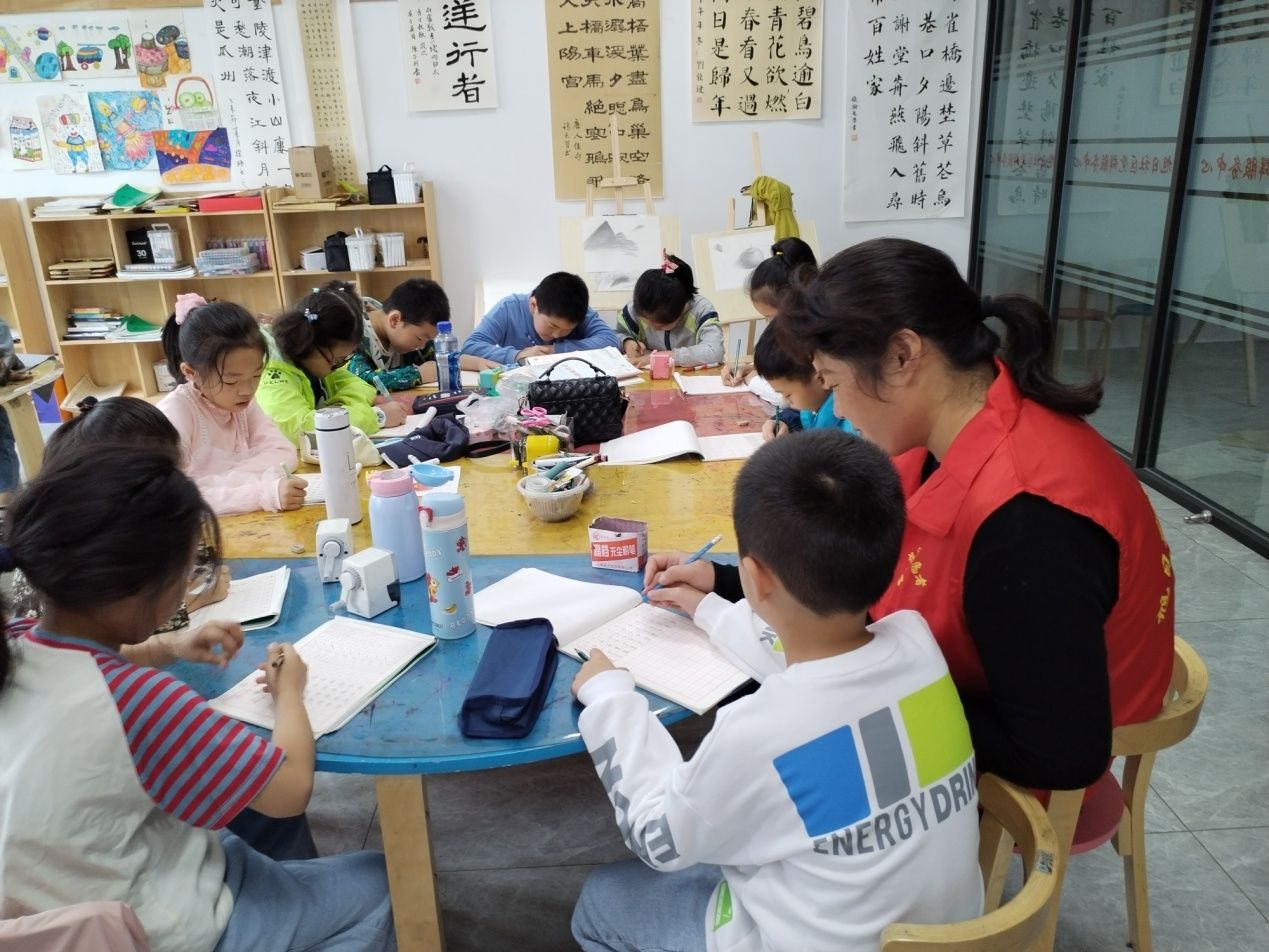 潘黄街道旭日社区新时代文明实践站举办“妙笔生花”青少年书法体验课活动休闲区蓝鸢梦想 - Www.slyday.coM