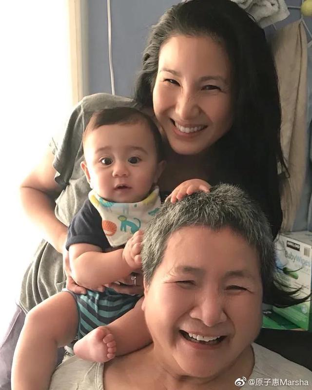 知名“武打皇后”近况曝光!76岁坐轮椅出行,去年升级做外婆