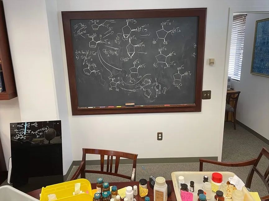 果壳对话2022诺奖得主夏普莱斯：我是这样理解点击化学的丨直击诺奖休闲区蓝鸢梦想 - Www.slyday.coM