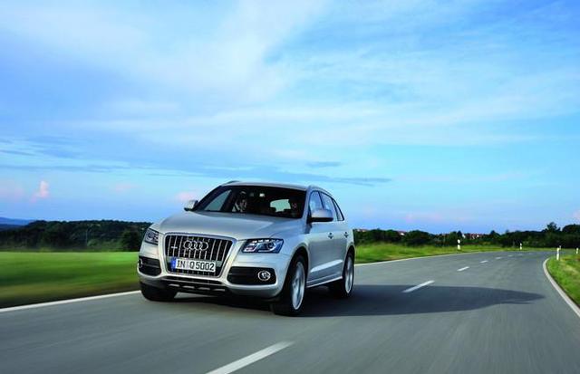 高速开到120，依然被人超车！是钱多不怕罚，还是有别的原因？休闲区蓝鸢梦想 - Www.slyday.coM