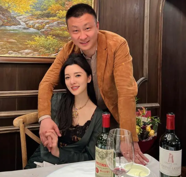 王励勤前女友晒近照!身材高挑一家3口幸福美满,曾经历2段婚姻|刘彦池|王励勤|近照_新浪新闻