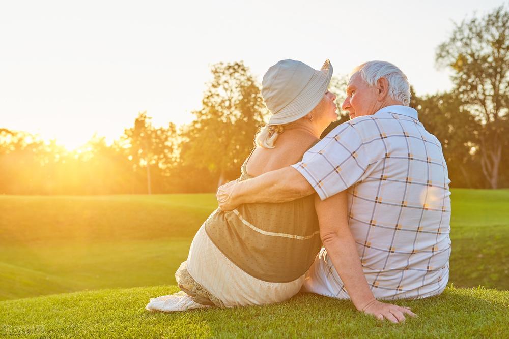 异地恋如何维系亲密关系_上门服务省70%沟通成本