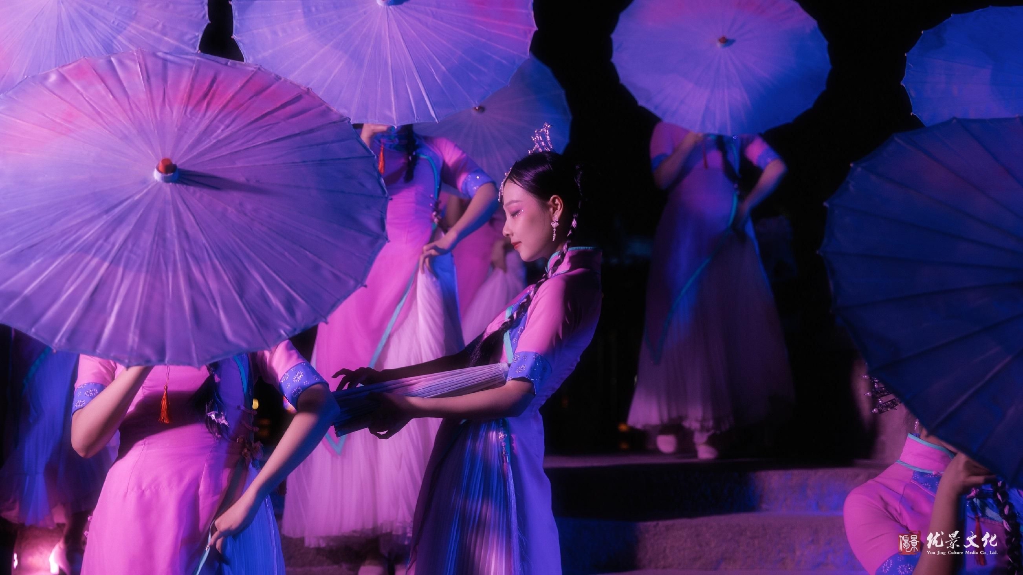 大型沉浸式秀演《小镇有喜》开启首演季，9场奇幻戏亮相江苏古村__财经头条
