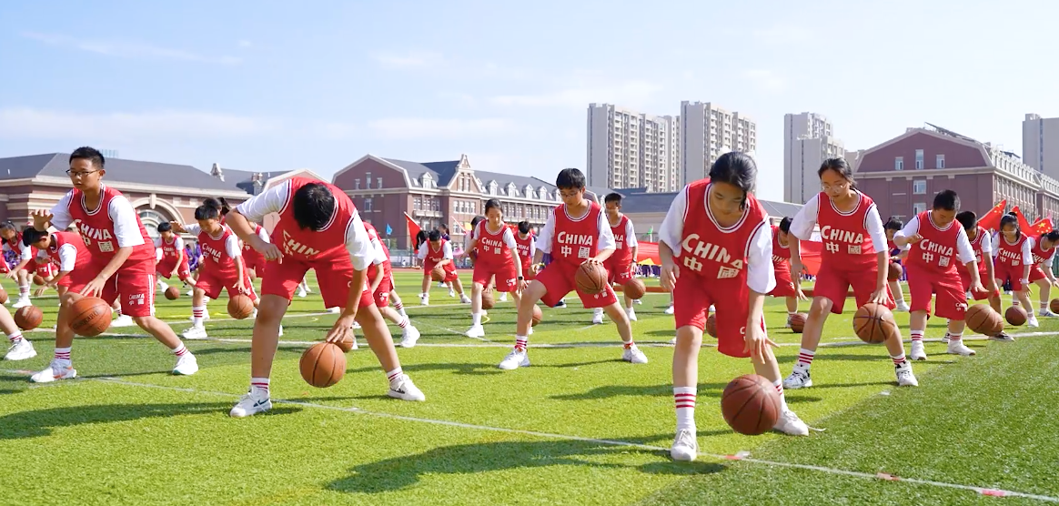 这是给祖国最美的告白！“爱我中华 爱我爱华”烟台爱华双语学校迎国庆系列活动精彩上演休闲区蓝鸢梦想 - Www.slyday.coM