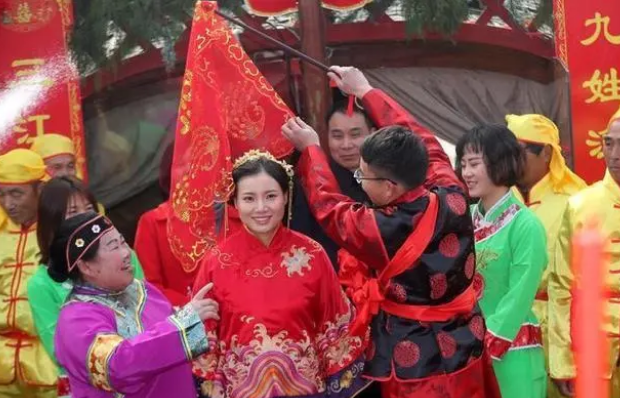 全网恭喜！4年办了100场婚礼，第101次才把新娘娶回家，多年感情终于曝光了休闲区蓝鸢梦想 - Www.slyday.coM